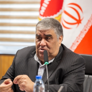 رئیس فراکسیون ایثارگران مجلس شورای اسلامی: خدمت به جامعه ایثارگری که انقلاب را بیمه کرده‌اند، وظیفه مسئولان است